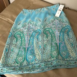 NWT Jones Wear Sport skirt in great paisley like print, size 6.